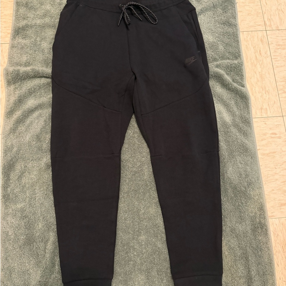 Nike tech Men's Black Joggers